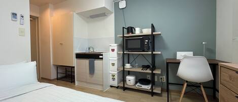 1 habitación, tabla de planchar con plancha, wifi y ropa de cama