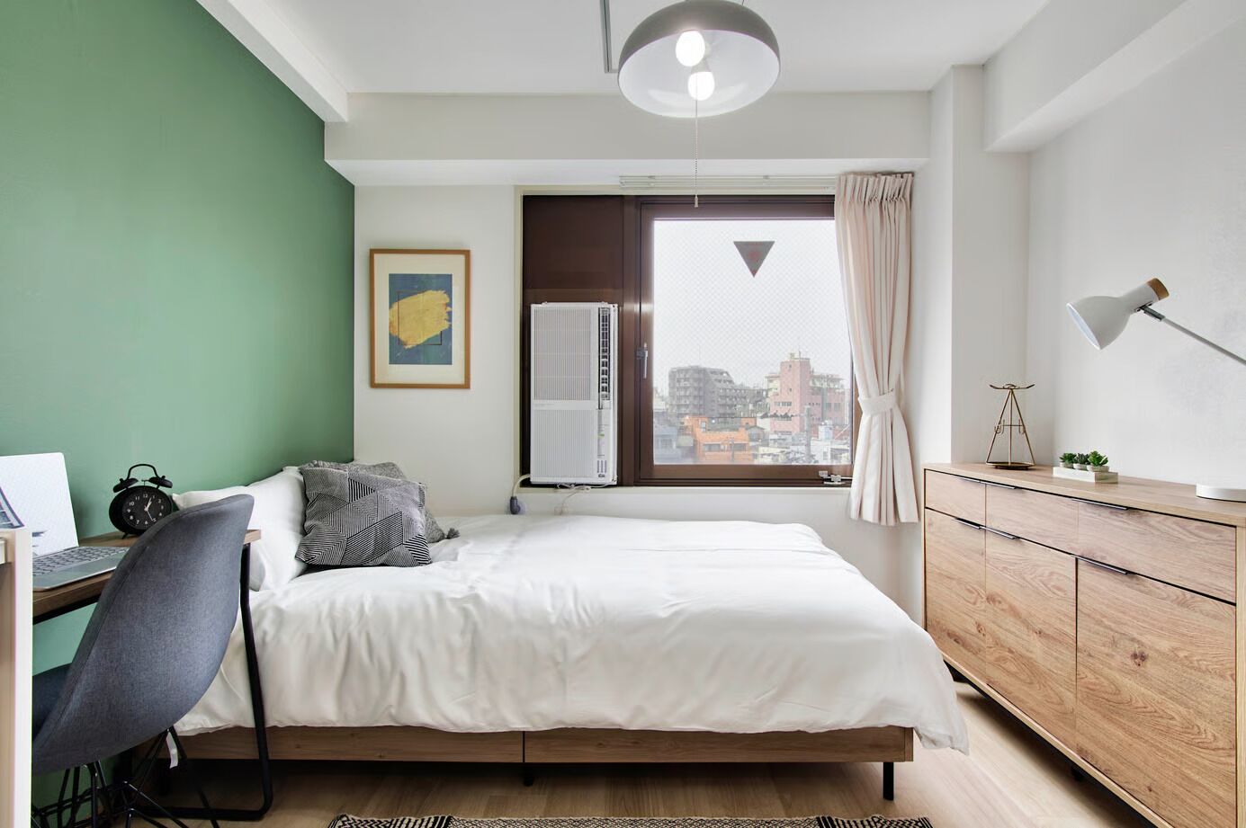 1 habitación, tabla de planchar con plancha, wifi y ropa de cama 