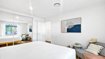 Departamento | 2 habitaciones, tabla de planchar con plancha y ropa de cama