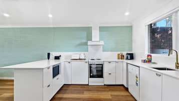 Apartment | Private kitchen | Cookware/dishes/utensils