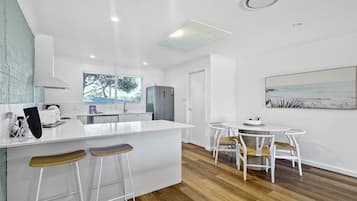 Apartment | Private kitchen | Cookware/dishes/utensils