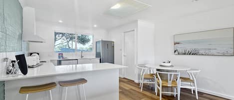 Apartment | Private kitchen | Cookware/dishes/utensils