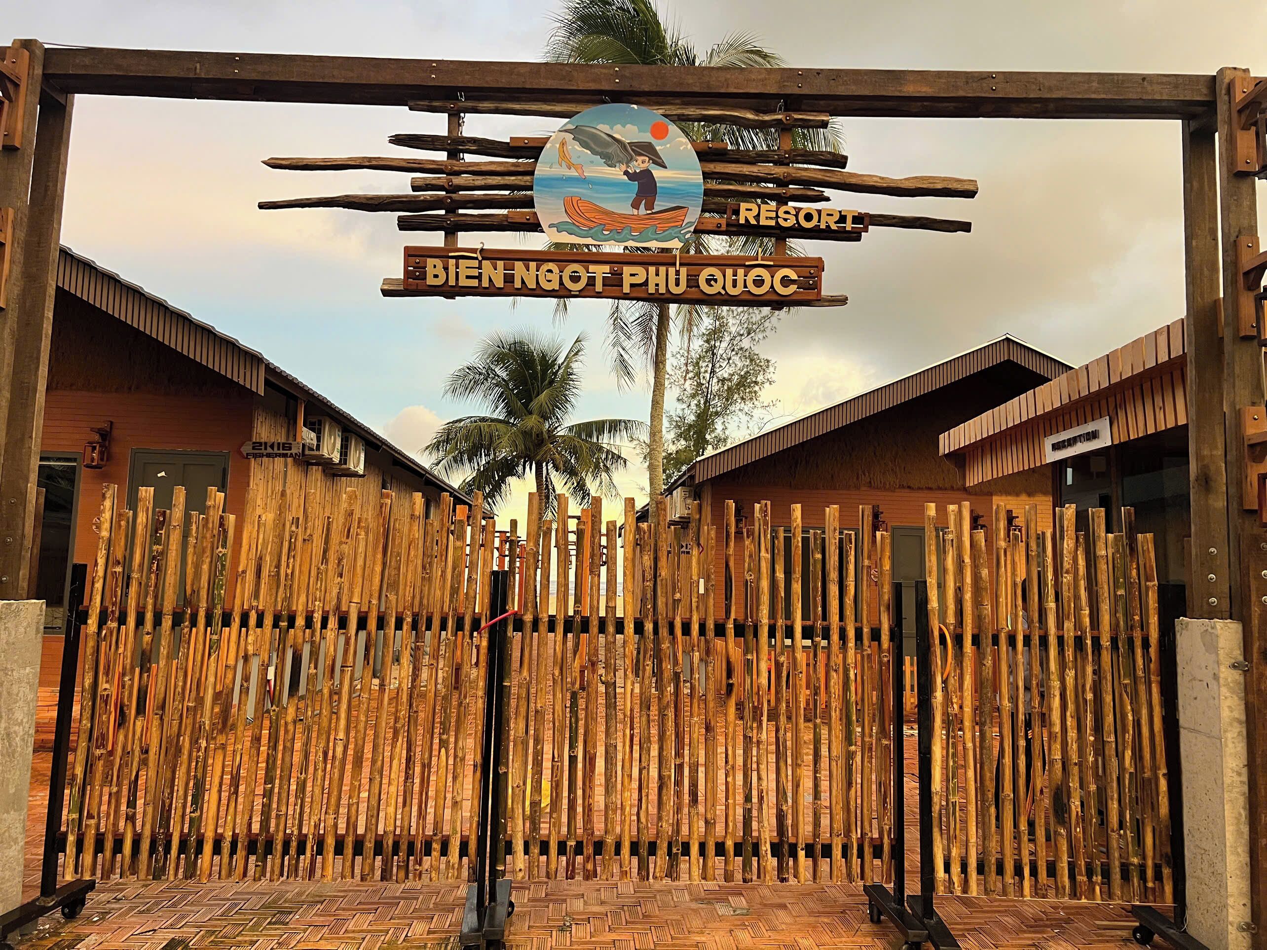 Vista frontal de la propiedad