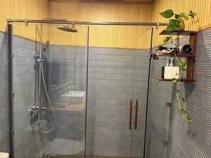 샤워 시설, 헤어드라이어, 타월, 비누