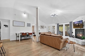 Télévision, cheminée