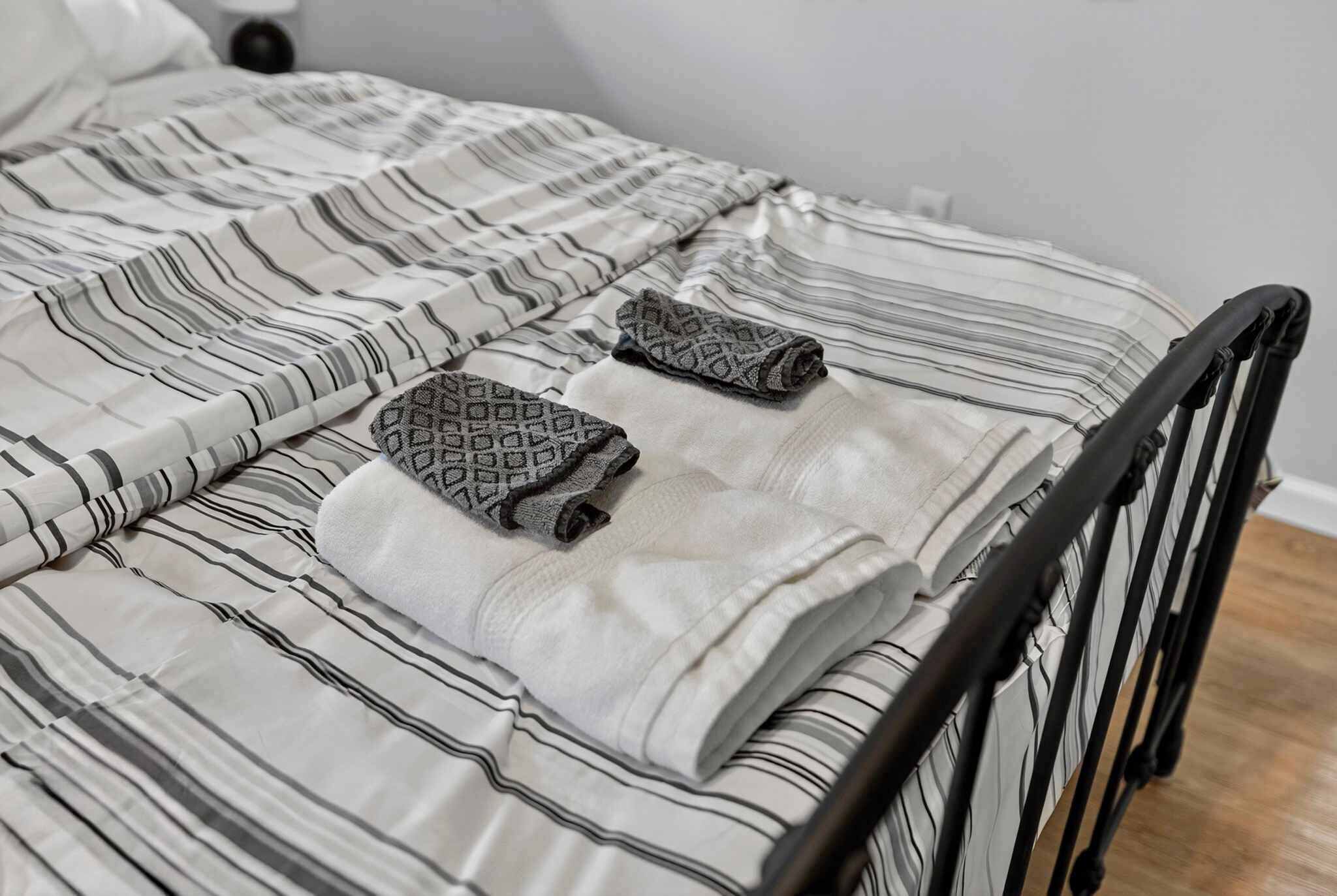 2 bedrooms, iron/ironing board, WiFi, bed sheets