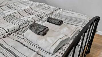 2 bedrooms, iron/ironing board, WiFi, bed sheets