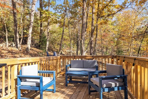 Glamping Dome w/Fire Pit, WiFi, King Bed & Bath