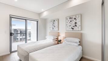 3 bedrooms, iron/ironing board, bed sheets