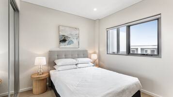 3 bedrooms, iron/ironing board, bed sheets