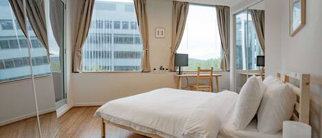 Apartment | 2 bedrooms, laptop workspace, iron/ironing board, bed sheets