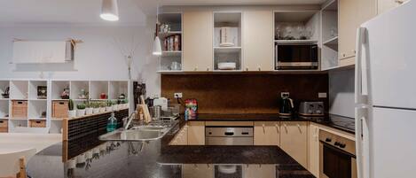 Apartment | Eigene Küche | Kochgeschirr/Geschirr/Besteck