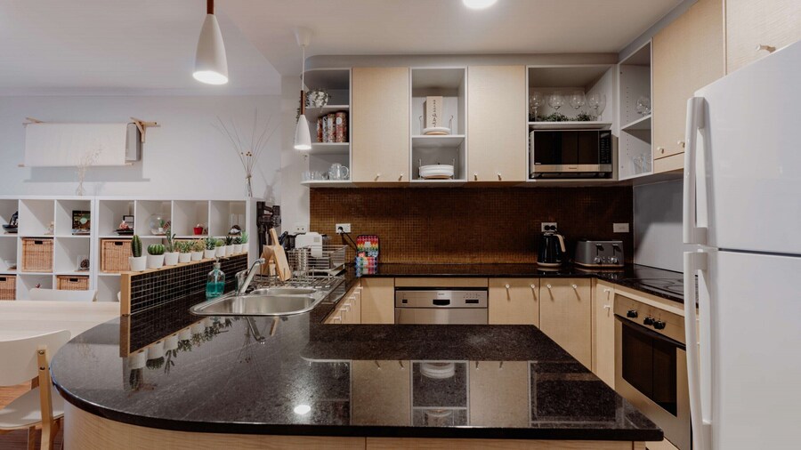 Central 2-bed With Gym and Parking