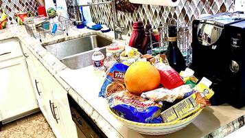 Mikrobølgeovn, ovn, kogeplade, opvaskemaskine