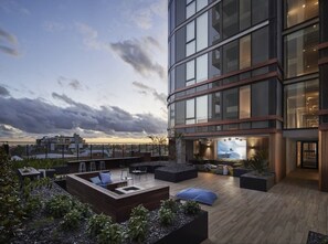 Exterior - Chic 1-bed With City Views, Parking, Gym & Pool (Melbourne)
