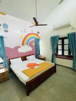 Habitación Deluxe doble | Mobiliario individual, escritorio, espacio para trabajar con un portátil