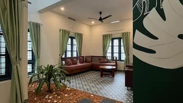 Deluxe Villa | Living area