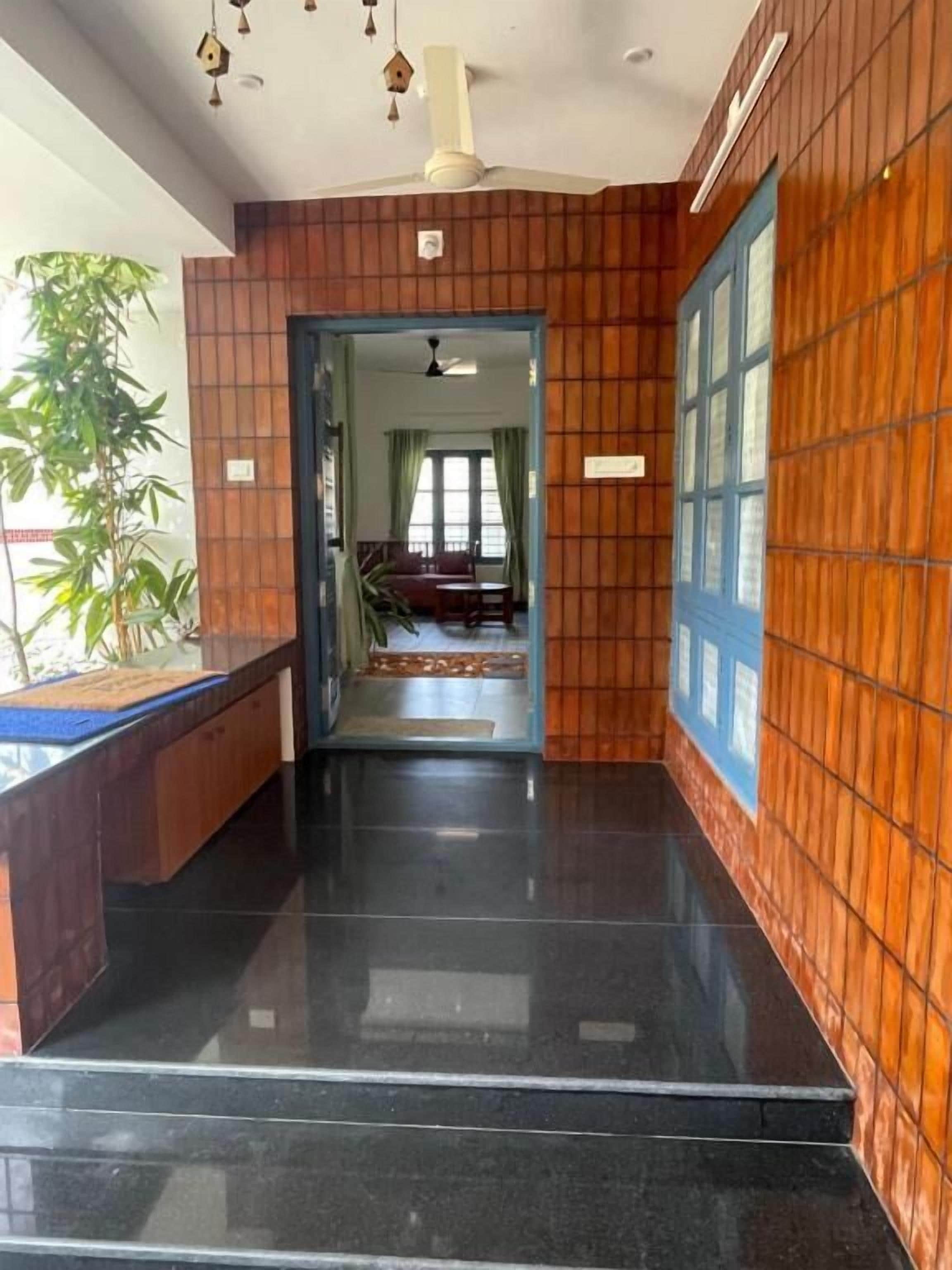 المنشأة من الخارج