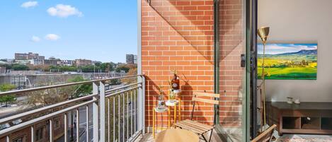 Apartment | Outdoor dining