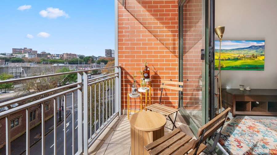 Chic Inner-city 1 Bedroom With Balcony