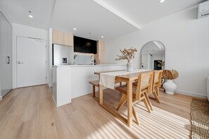 Apartment | Private kitchen - Spacious 1-bed Apartment With Gym, BBQ & Parking (Canberra)