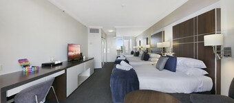 Ocean View 2-bed Studio In the Heart of Surfers