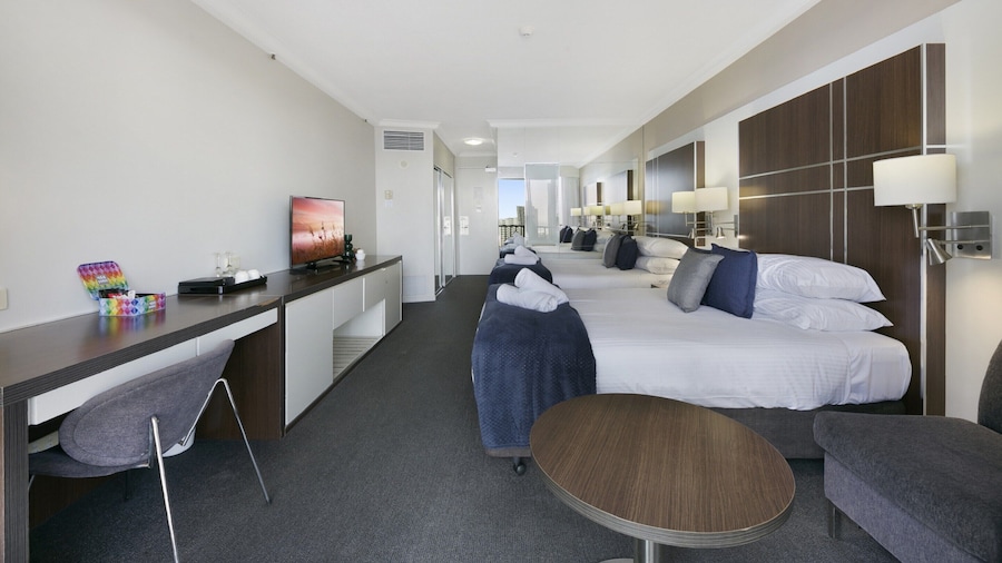 Ocean View 2-bed Studio In the Heart of Surfers