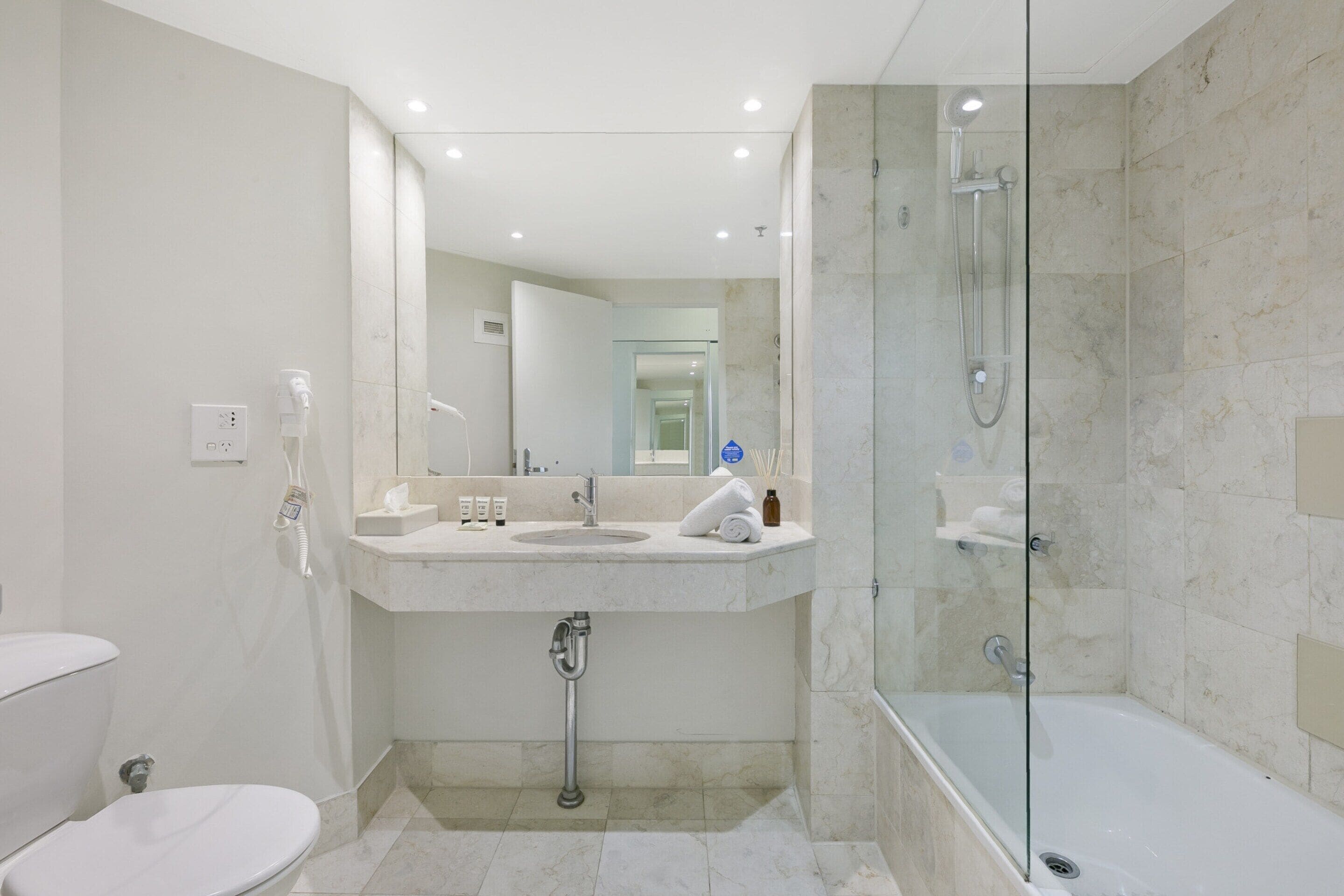 Apartment | Bathroom | Bathtub, hair dryer, towels, soap