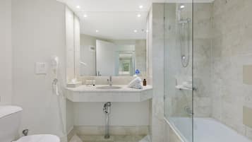 Apartment | Bathroom | Bathtub, hair dryer, towels, soap