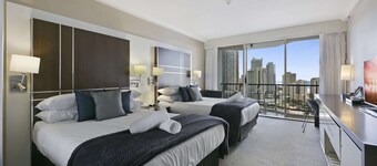 Ocean View 2-bed Studio In the Heart of Surfers