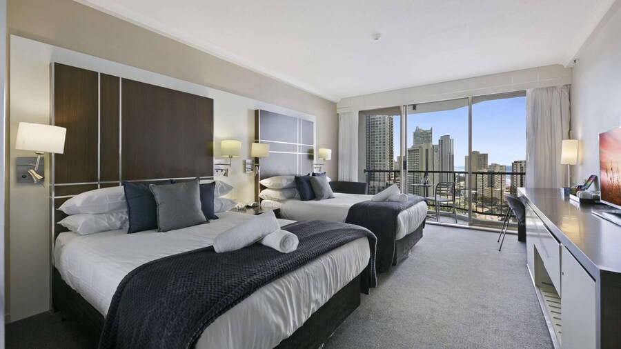 Ocean View 2-bed Studio In the Heart of Surfers