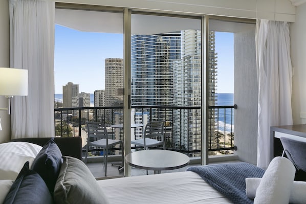 Apartment | Balcony - Ocean View 2-bed Studio In the Heart of Surfers (Gold Coast)