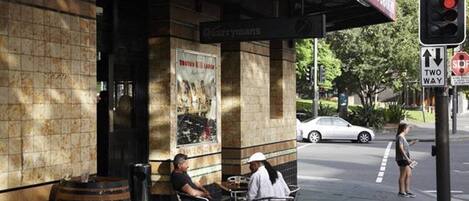 Apartment | Outdoor dining