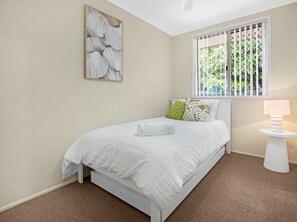Apartment | 2 bedrooms, iron/ironing board, bed sheets