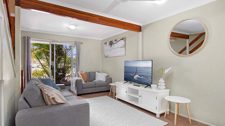 Relaxing Townhouse Steps From the Beach