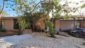 Property grounds - Fabulous house in the blue zone mountain, paradise waits for you. (Pinilla)