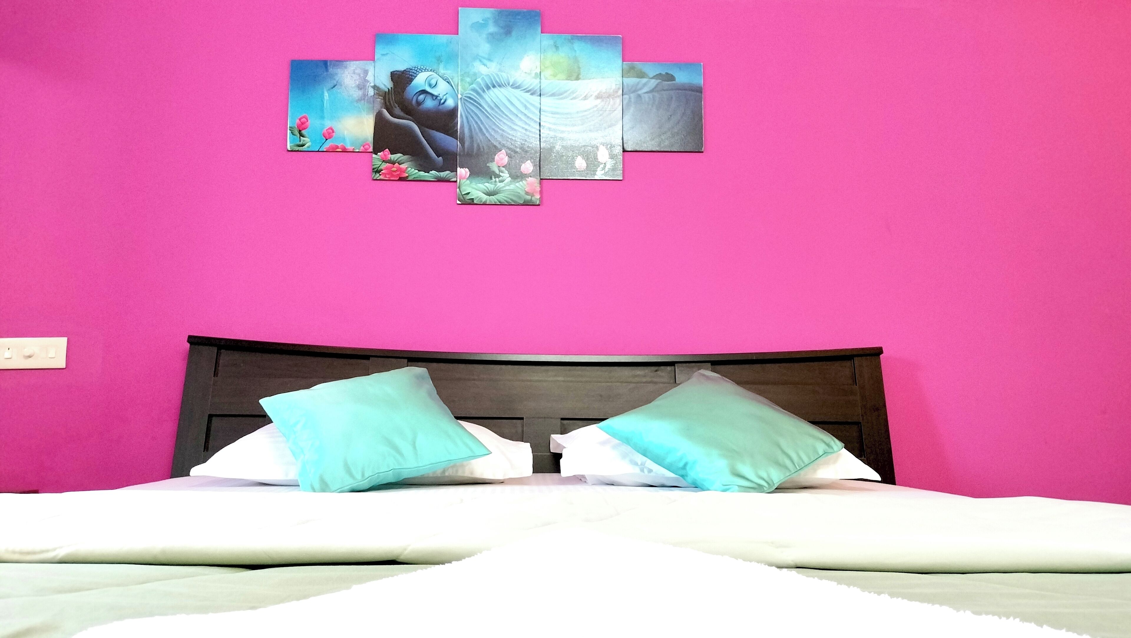 Comfort Double or Twin Room, Balcony, Courtyard View | Desk, iron/ironing board, free WiFi