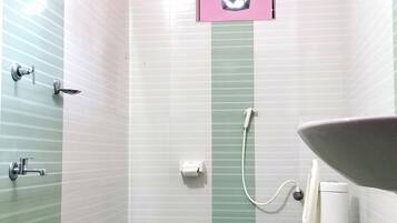 Towels, soap, shampoo, toilet paper