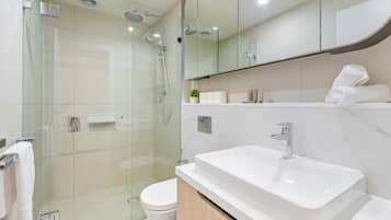 Apartment | Bathroom | Towels, soap