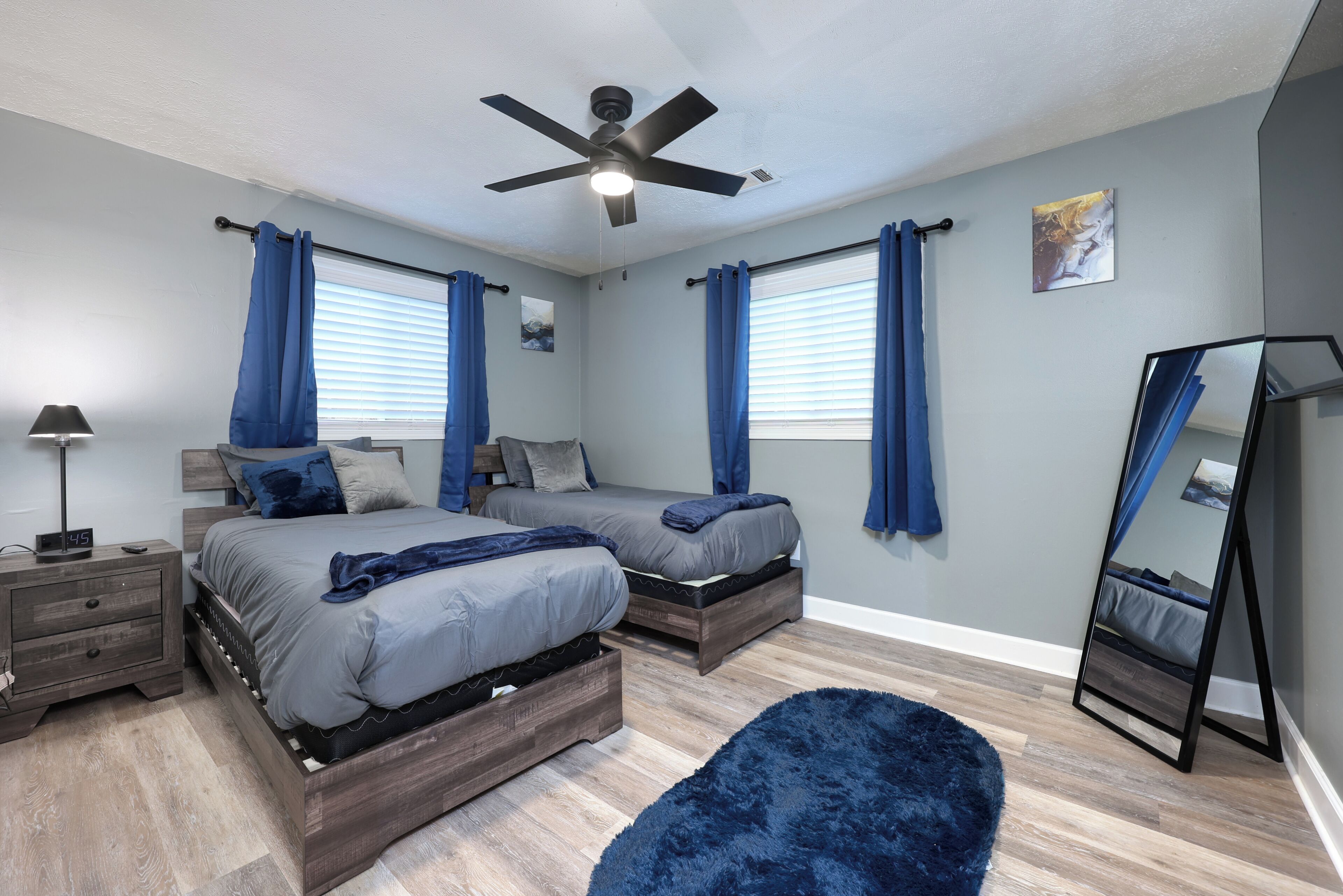 2 bedrooms, iron/ironing board, internet, bed sheets