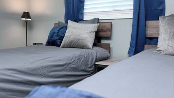 2 bedrooms, iron/ironing board, internet, bed sheets