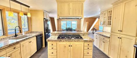 雪櫃、微波爐、焗爐、爐具