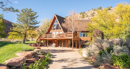 Dog Centric Kanab Cabin | Hot Tub + Red Rock Views
