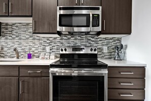 Fridge, microwave, oven, stovetop - Music City Midtown Haven | Near Vandy + Broadway (Nashville)