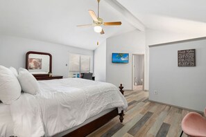 1 多间卧室、办公桌、WiFi