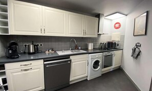 Oven, dishwasher, coffee/tea maker, electric kettle - Spacious Apartment in the Heart of the Deux Alpes Resort (Les Deux Alpes)