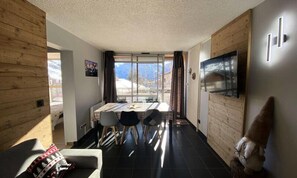 Living area - Spacious Apartment in the Heart of the Deux Alpes Resort (Les Deux Alpes)