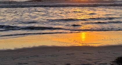 Chic 1-bedroom apartment with fitness room and AC in tranquil Saint Johns