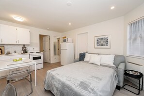 1 bedroom, iron/ironing board, Internet, bed sheets