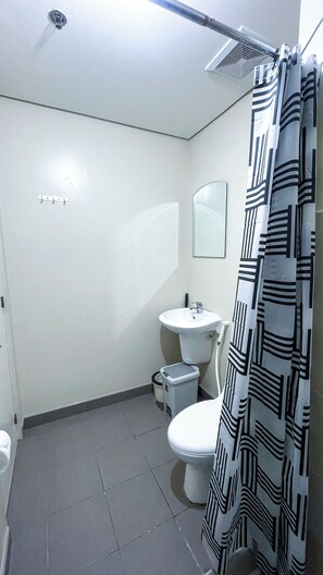 Shared Dormitory, 1 Bedroom | Bathroom
